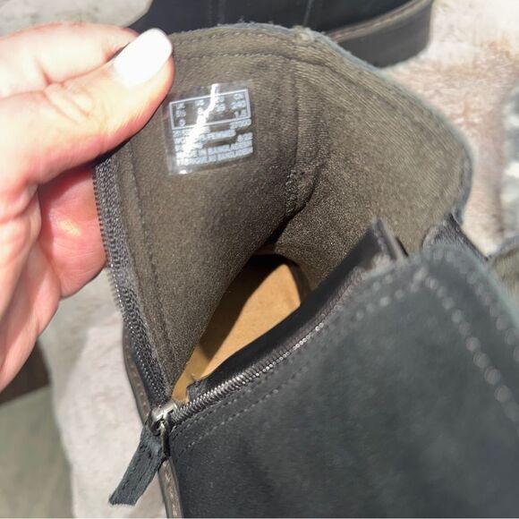 Clark’s black “Airabells” suede platform side zip booties - Picture 4 of 12